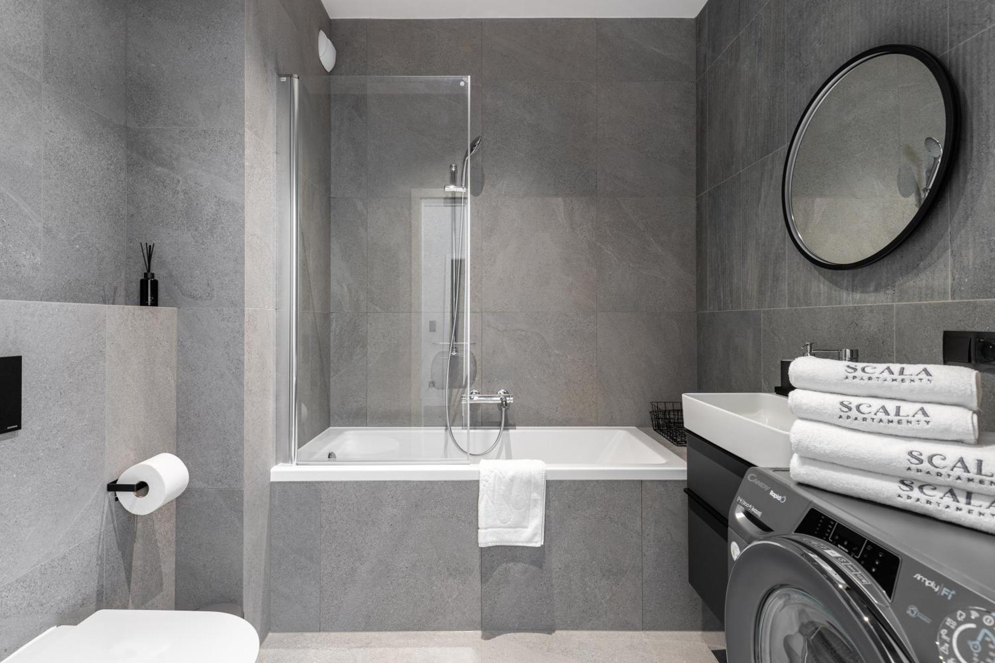 Scala City Center Apartments With Parking By Lion Apartments กดัญสก์ ภายนอก รูปภาพ